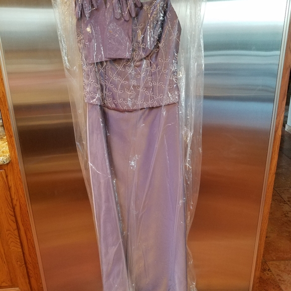 Floor Length Dusty Lavender Strapless Alfred Angelo Gown Size 6 - Picture 3 of 6